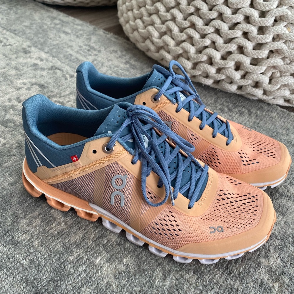 On Running / On Cloud Women size 36